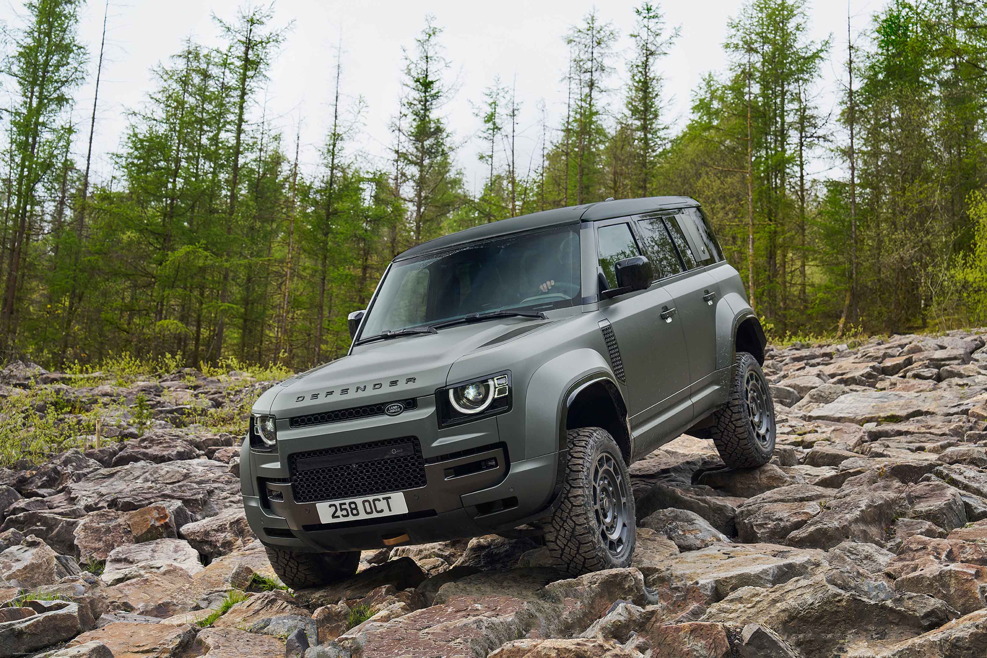 2025 Land Rover Defender Octa Edition One 